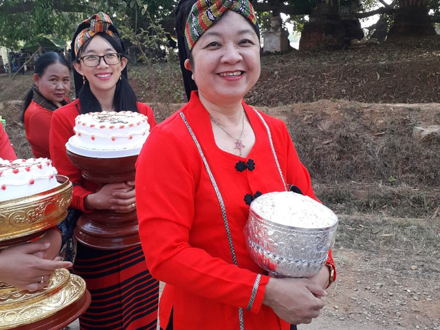 Frau-Lachend-Loikaw-Myanmar