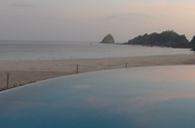 Morgendämmerung Pool und Strand Awei Pila Resort