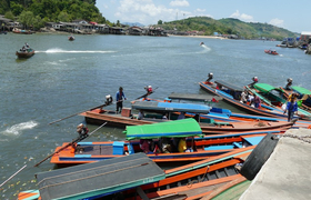Boot in Ranong auf dem Pak Chan Fluss