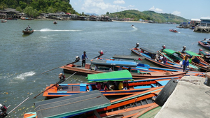 Boot in Ranong auf dem Pak Chan Fluss