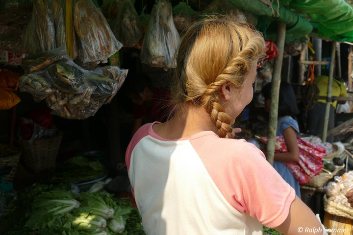 gefärbtes Haar einer Burmesin