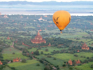 Ballon über Bagan