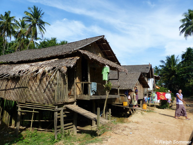 Palmhütten am Tanintharyi Fluss, Myanmar