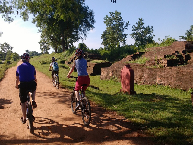 Radeln-an-Ruinen-Bagan