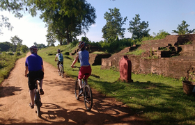 Radeln-an-Ruinen-Bagan