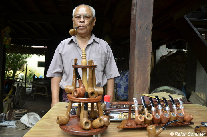 Pfeifenhersteller auf Bilu Insel, Myanmar