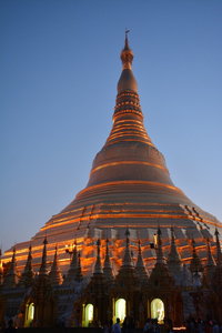 Shwedagon-Pagode-bei-Nacht