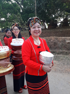 Frau-Lachend-Loikaw-Myanmar