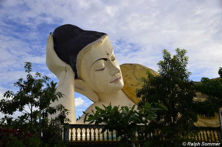 Ruhender Buddha in Bago, Myanmar