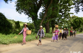 Menschen zum Feld Myanmar