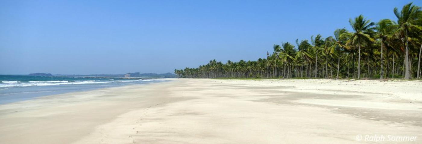 Spuren im Sand Ngwe Saung Strand